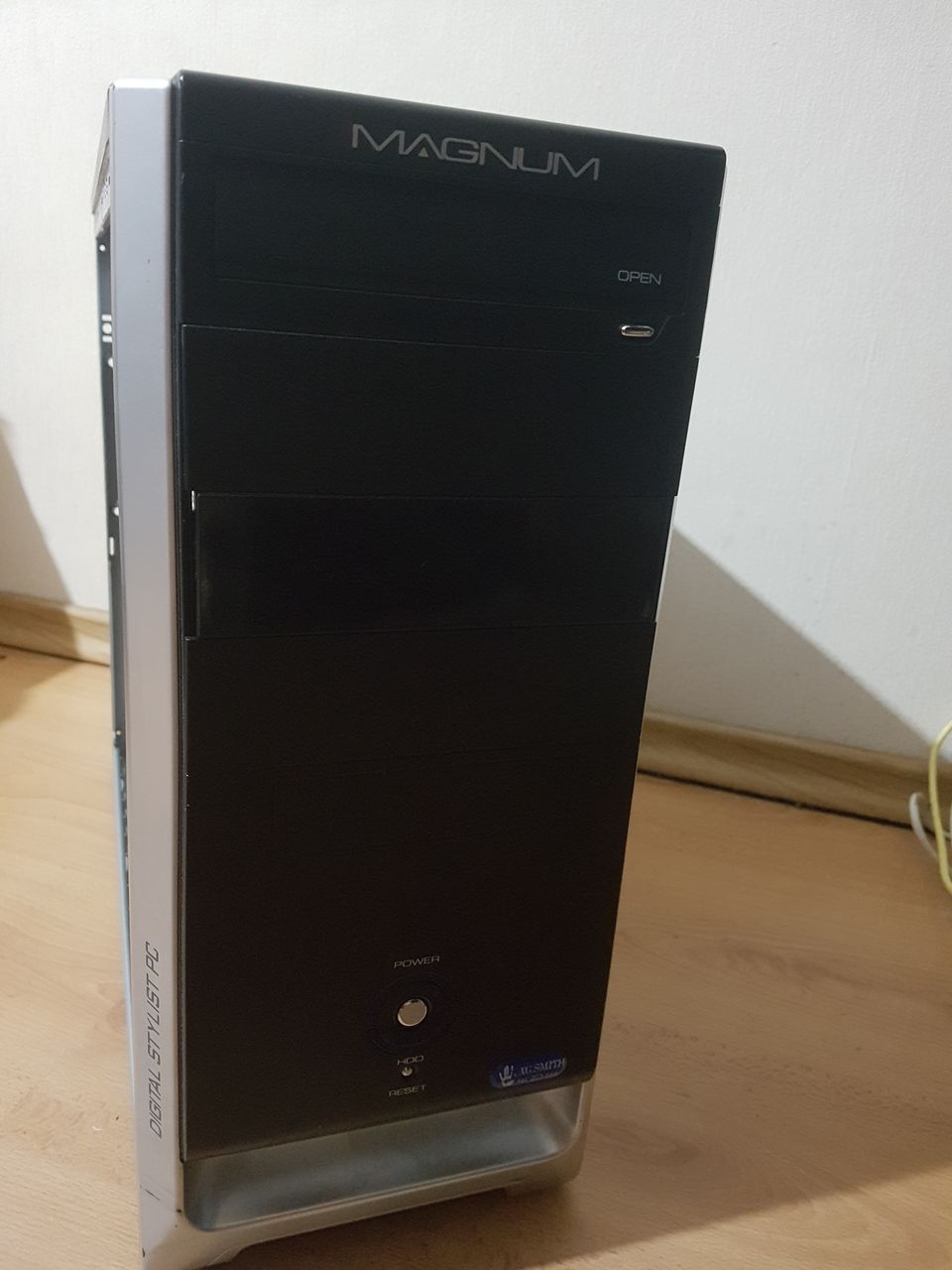 Intel Xeon E5430 2.66GHz 4core 12 MB, 4GB DDR2, 320Gb HDD, 400W ...