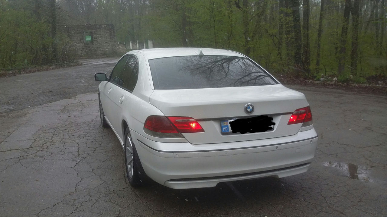 BMW 7 Series фото 1