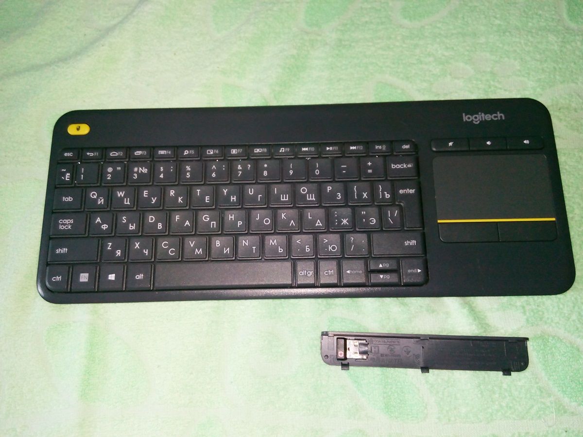 беспроводная клавиатура Logitech в отличном состоянии
