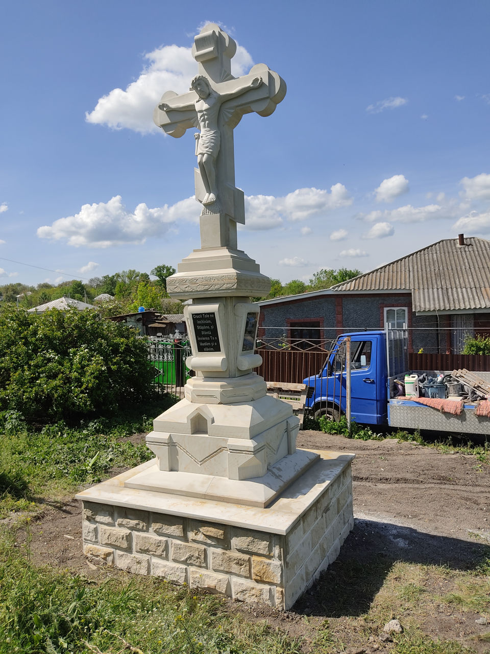 Răstigniri,sculpturi...din piatră de Cosăuţi foto 7