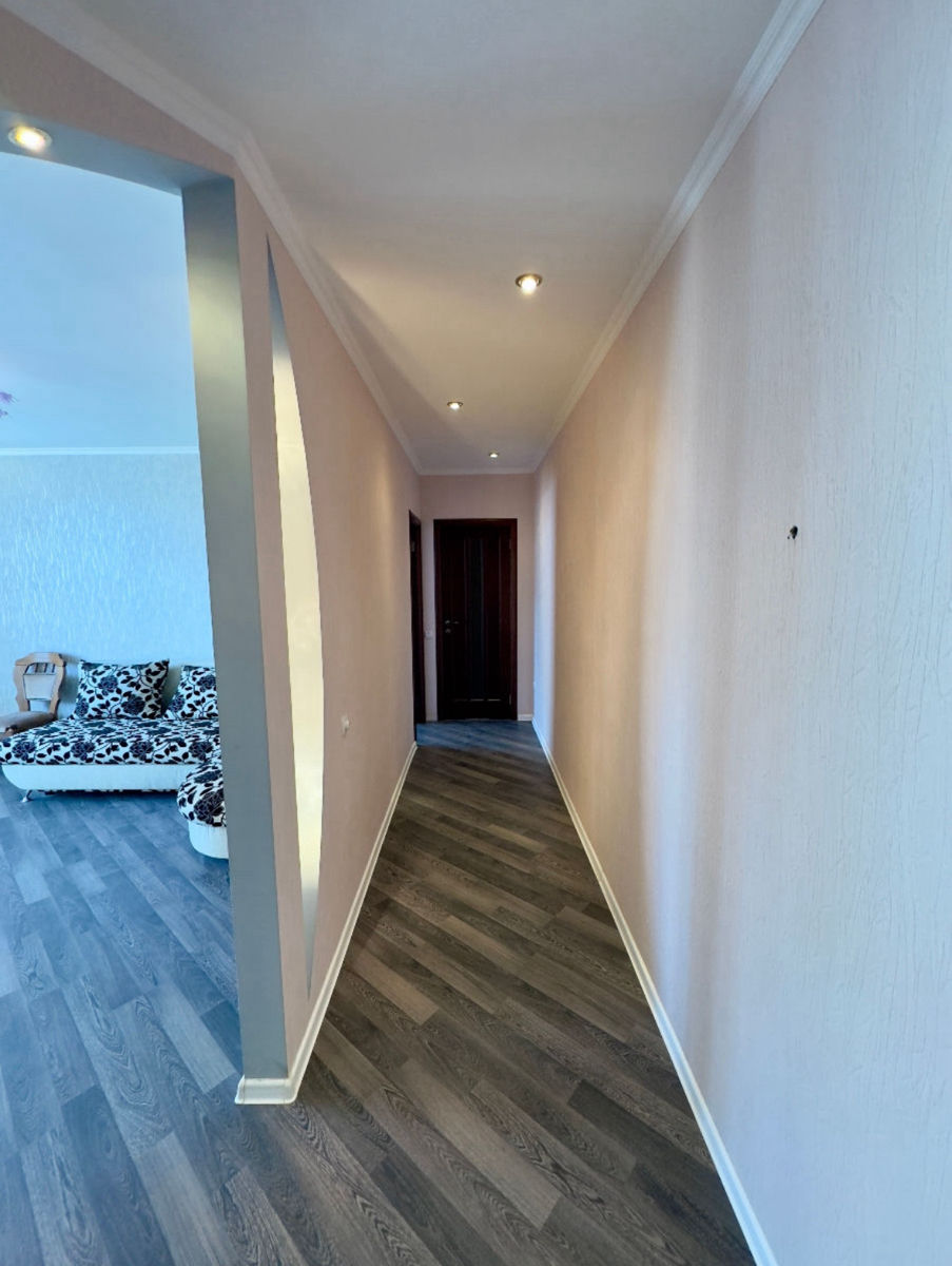 Apartament cu 2 camere, 63 m², 6 cartier, Bălți foto 2