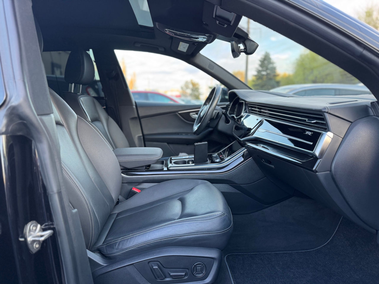 Audi Q8 foto 15