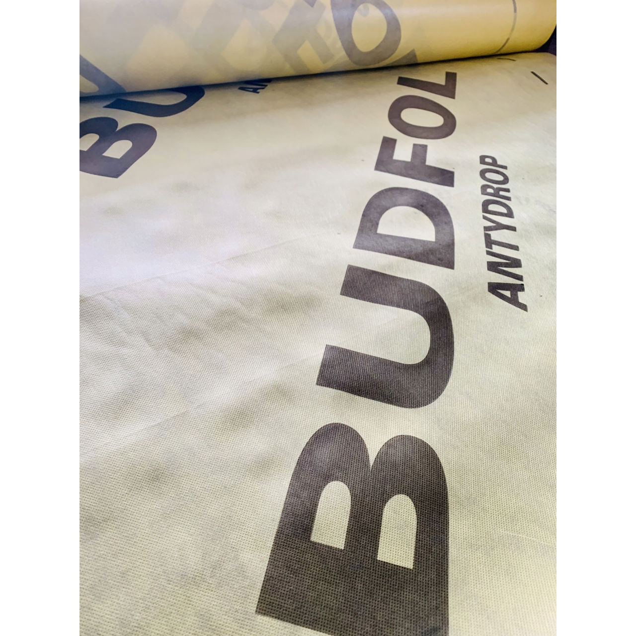 Membrană barieră de vapori cu strat anticondens Budfol Antydrop (8 lei/m2) foto 2