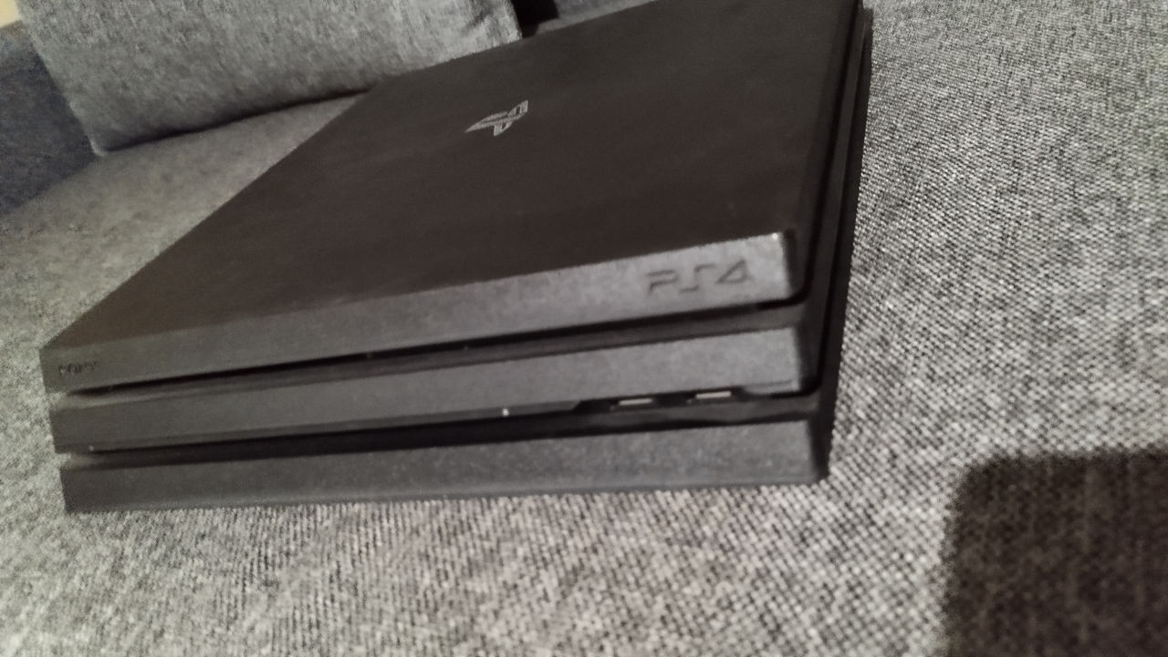 Sony Playstation 4 Pro foto 3