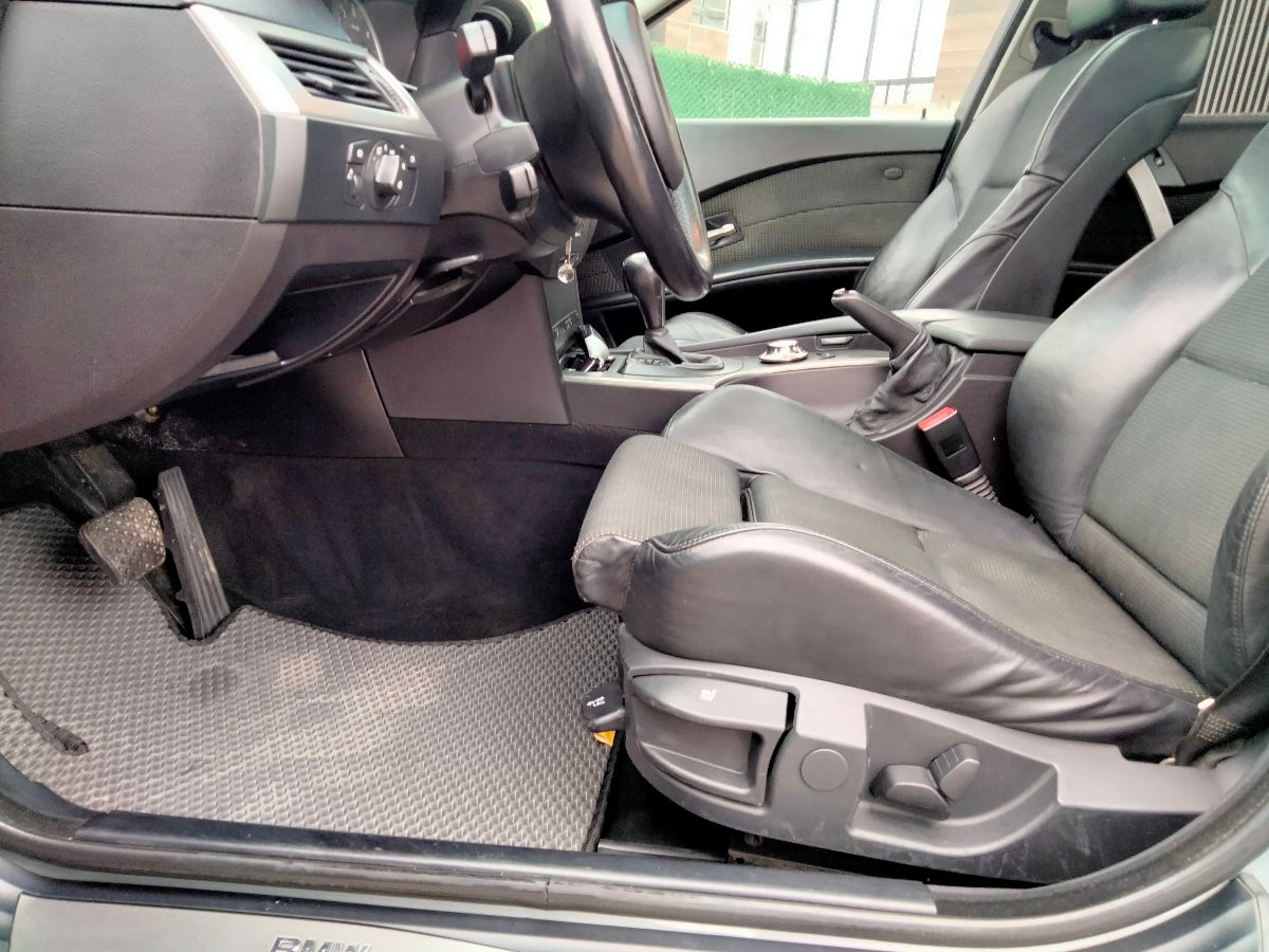 BMW 5 Series фото 8