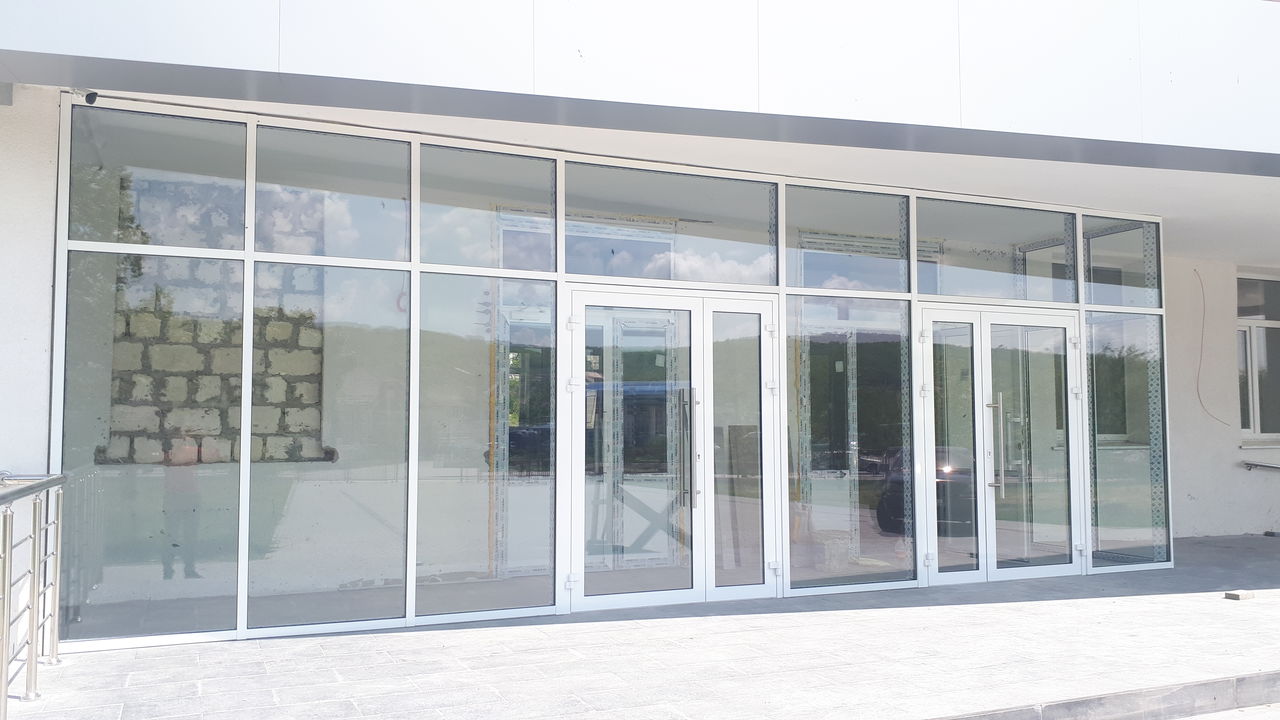 Vitralii pentru magazine, oficii, farmacii. Fațade din aluminiu. Фасадное остекление. фото 7