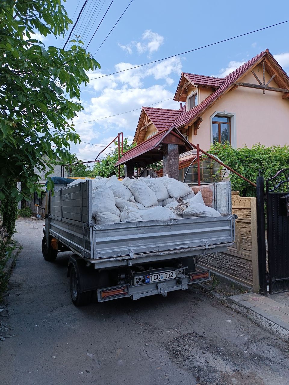 Evacuare deșeuri:ducem gunoiul din orice loc în chișinău.bus zil,kamaz,conteiner,,saci gunoi,evacuar foto 3
