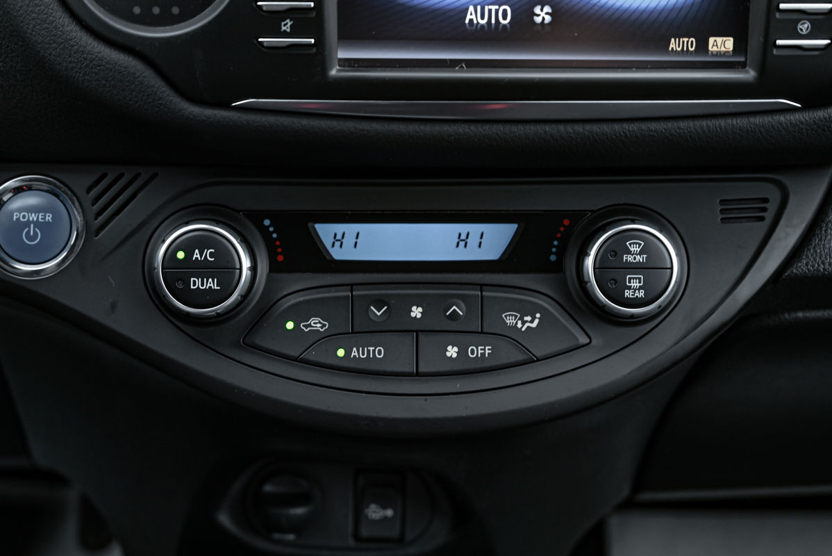 Toyota Yaris foto 16