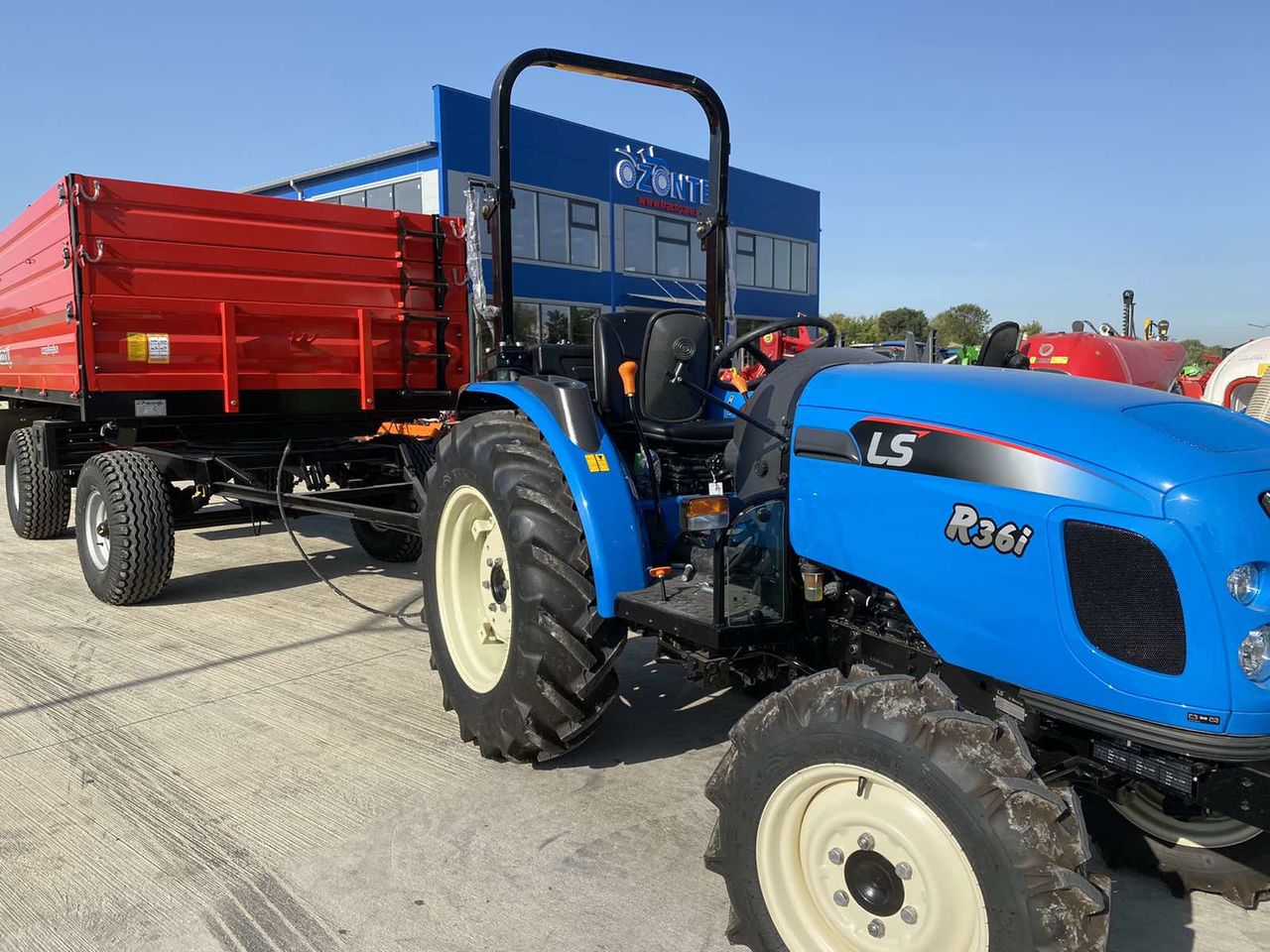 Se vinde tractor Leus R36i  si remorca Polazoglu cu doua axe basculabila in 3 parti!!! foto 0