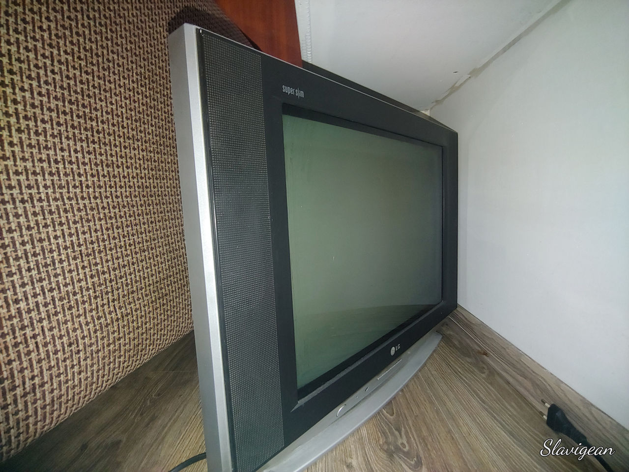 Продам телевизор LG Super Slim 23"