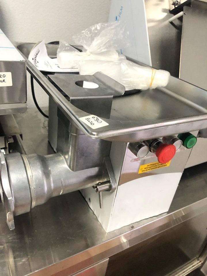 Продам мясорубку промышленную в Молдове!