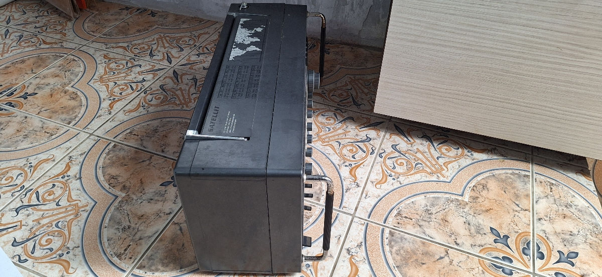 Grundig Satellit Professional 650 (Германия) foto 3