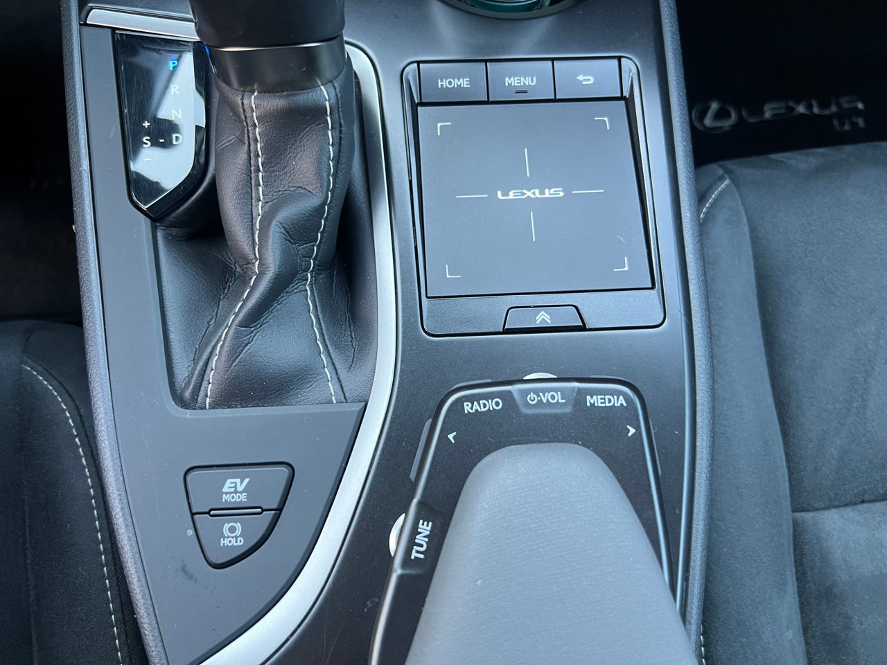 Lexus UX фото 18