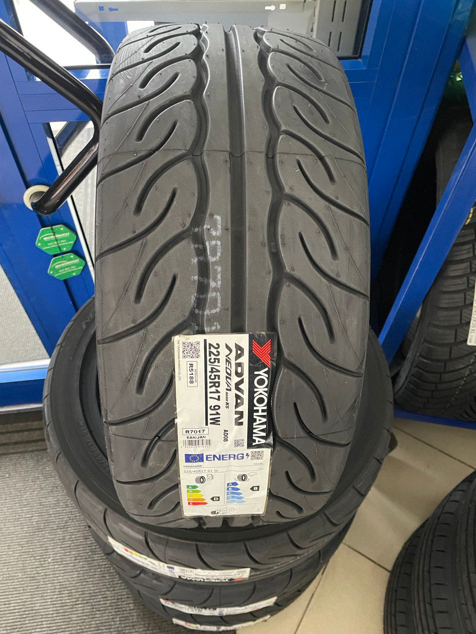 Полуслики 225/45 R17 Yokohama Advan AD08RS