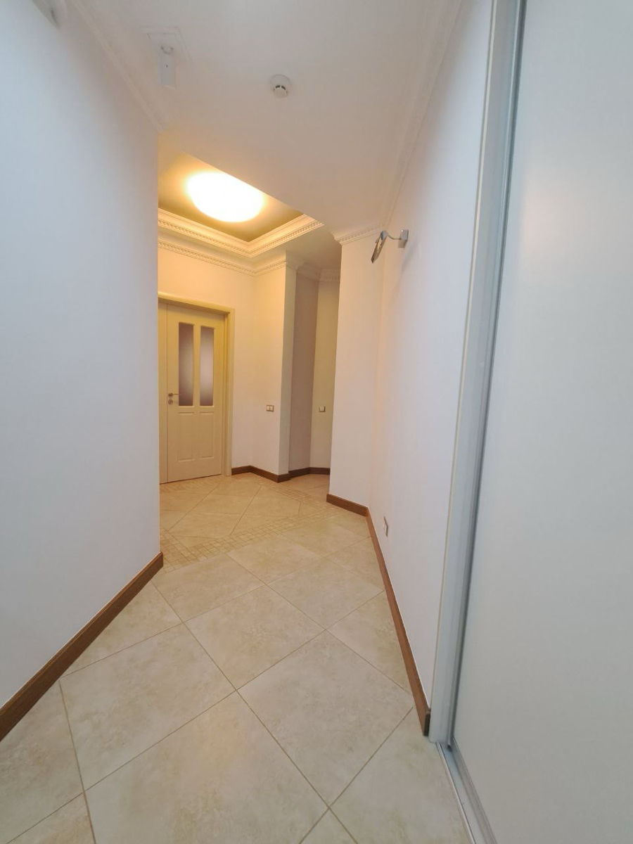 Apartament cu 2 camere, 127 m², Centru, Chișinău foto 1