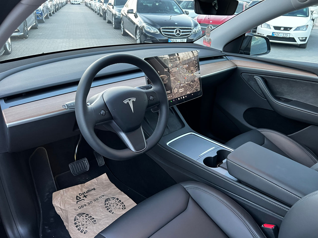 Tesla Model Y foto 6