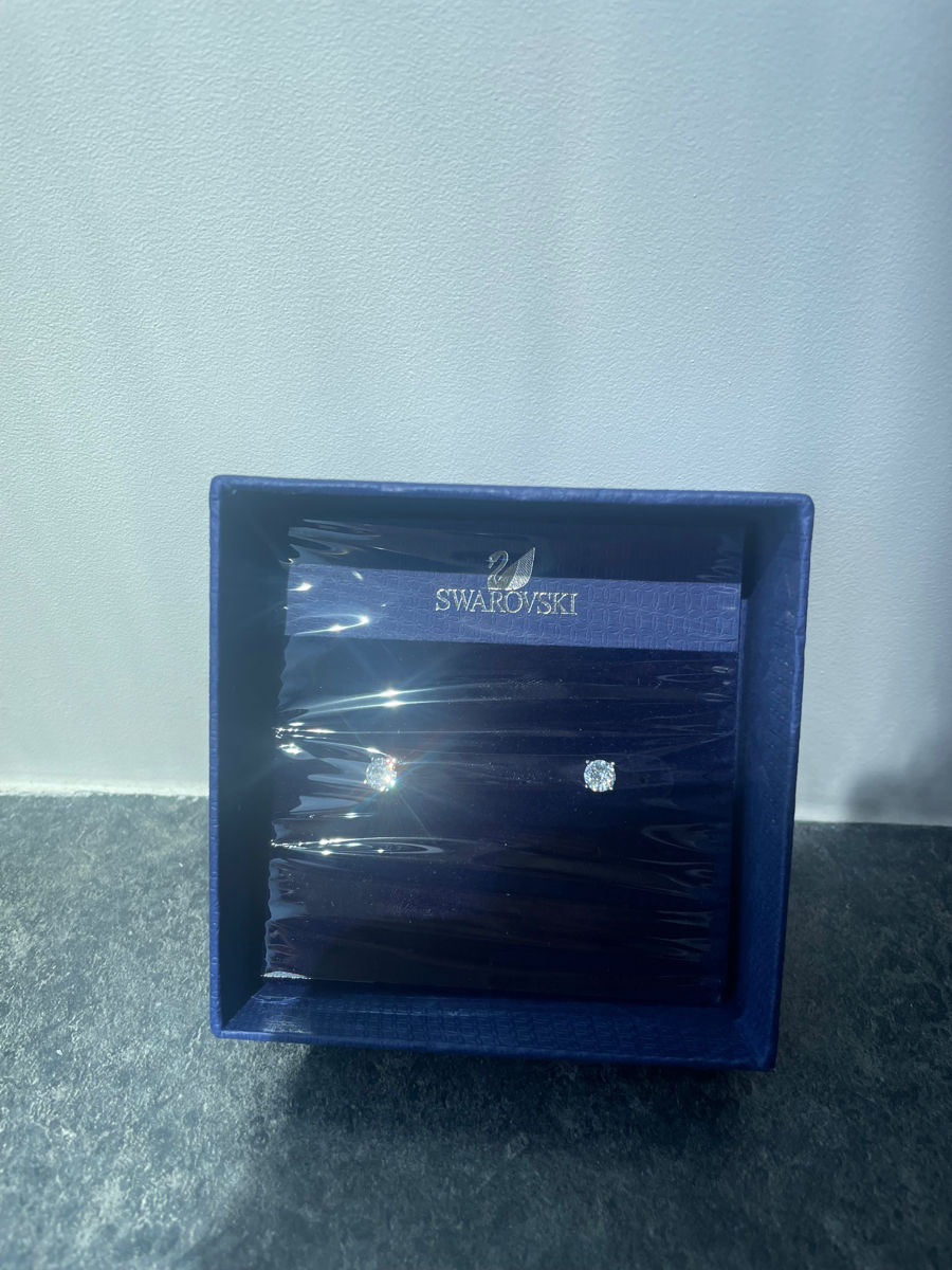 Vând cercei Swarovski noi nouți tot cu cutie! фото 0