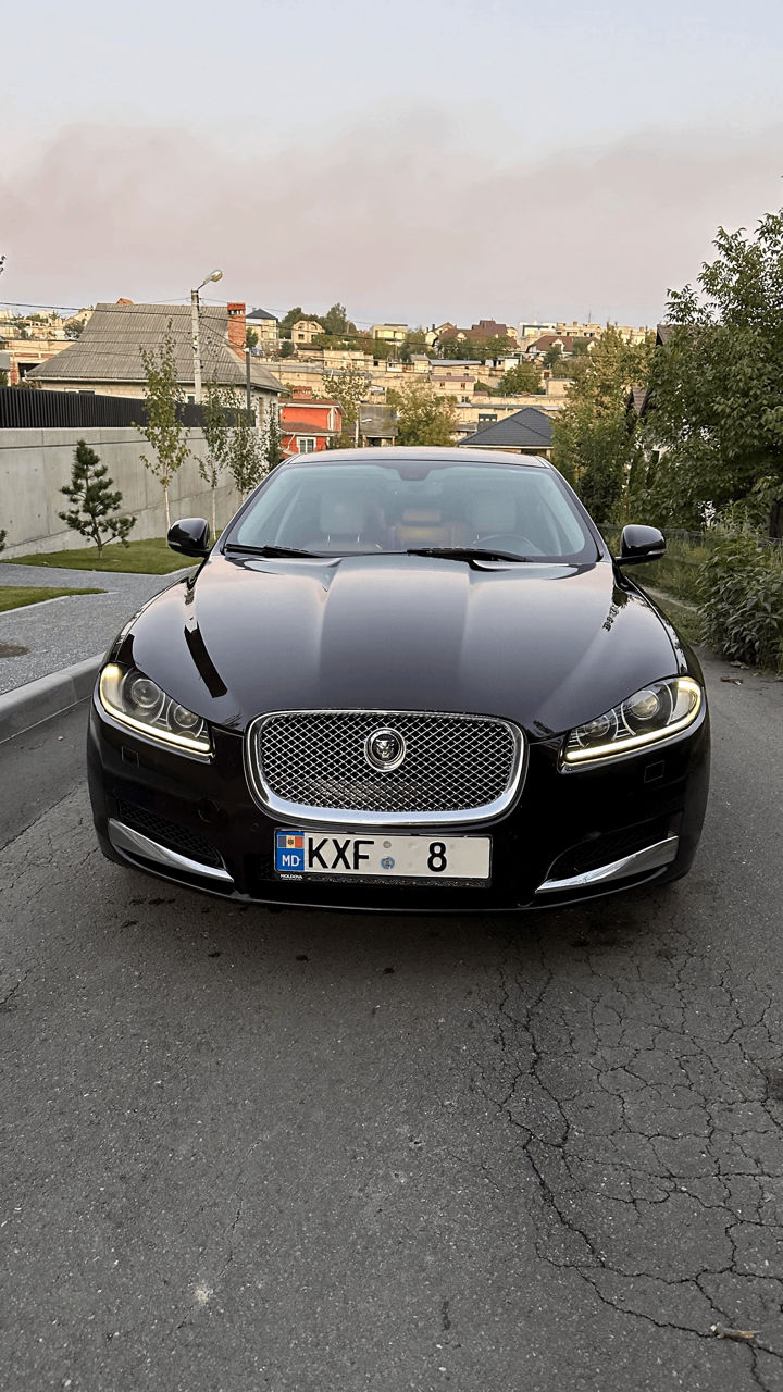 Jaguar XF фото 0