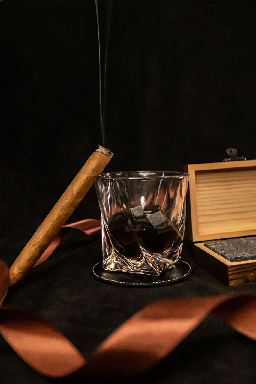 Un set elegant de pietre pentru whisky - cadoul perfect pentru cunoscători! foto 3