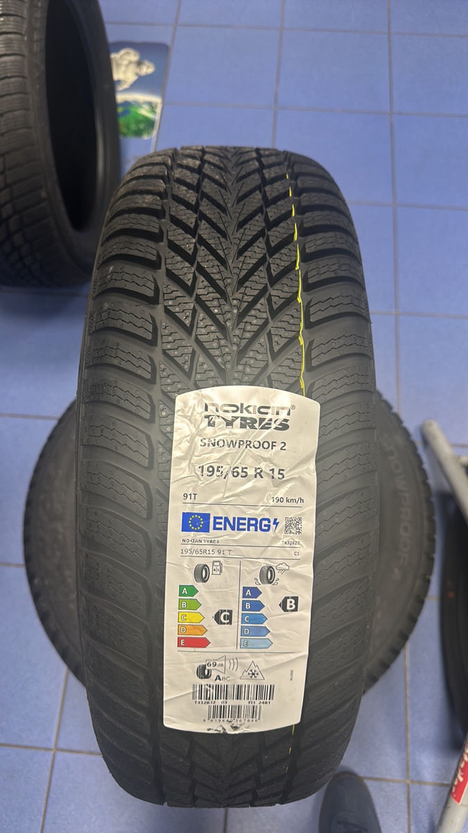 195/65 R 15 Nokian Snowproof 2 foto 0