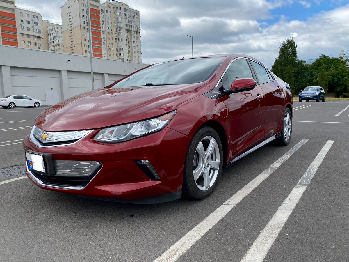 Chevrolet Volt 2018 г. с пробегом 87000 км, Плагин-гибрид (бензин), 10500 €