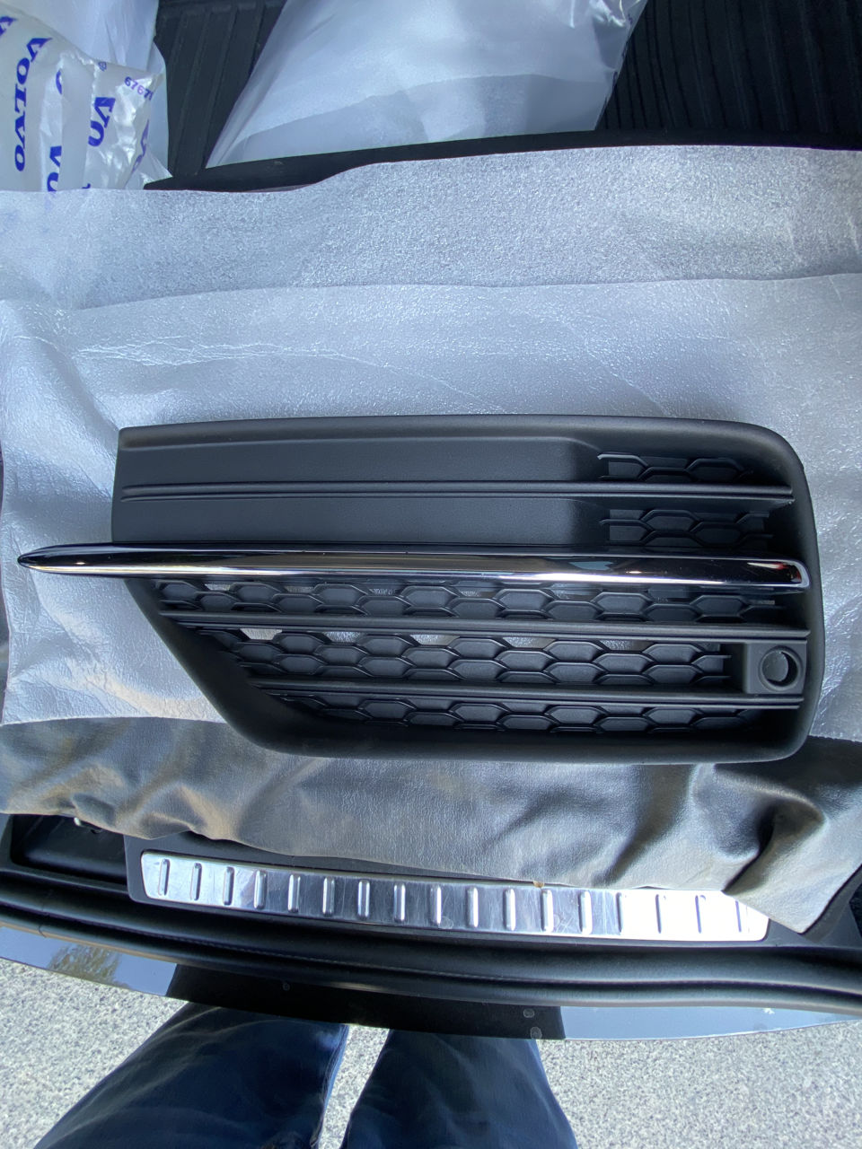 Volvo xc90 mk II - вставки (решетки, grille) Inscription в передний бампер