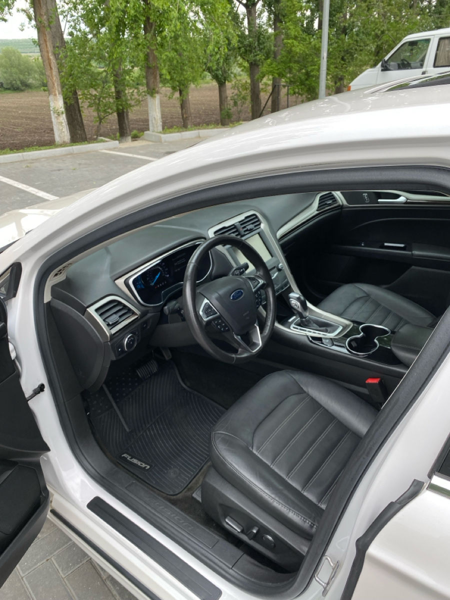 Ford Fusion foto 8