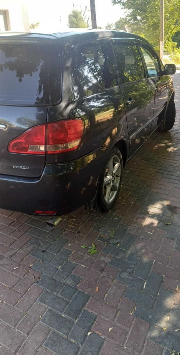 Toyota Avensis Verso foto 4