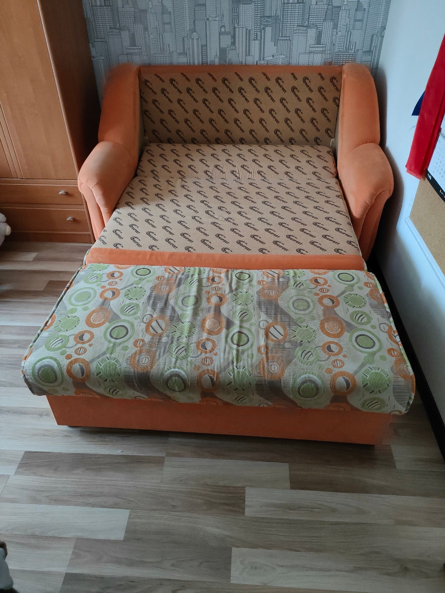 Se vinde canapea extensibilă second-hand în stare bună. фото 1