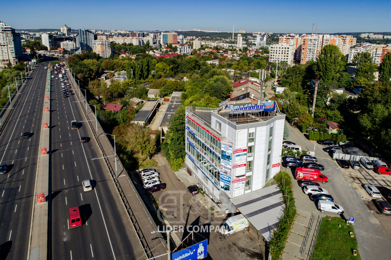 Oficii + Terasă. Centru. Vizavi de Mall foto 1