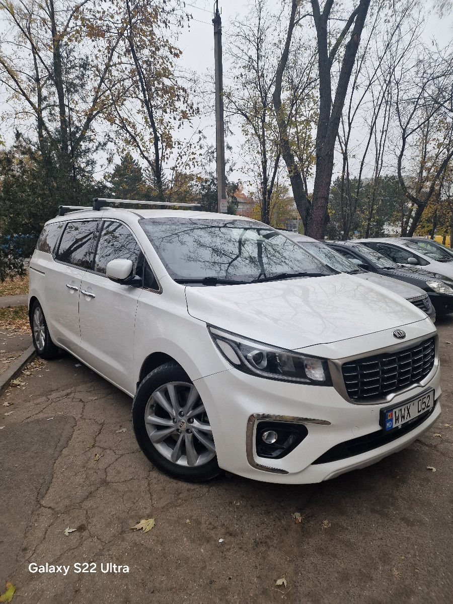 KIA Carnival foto 1