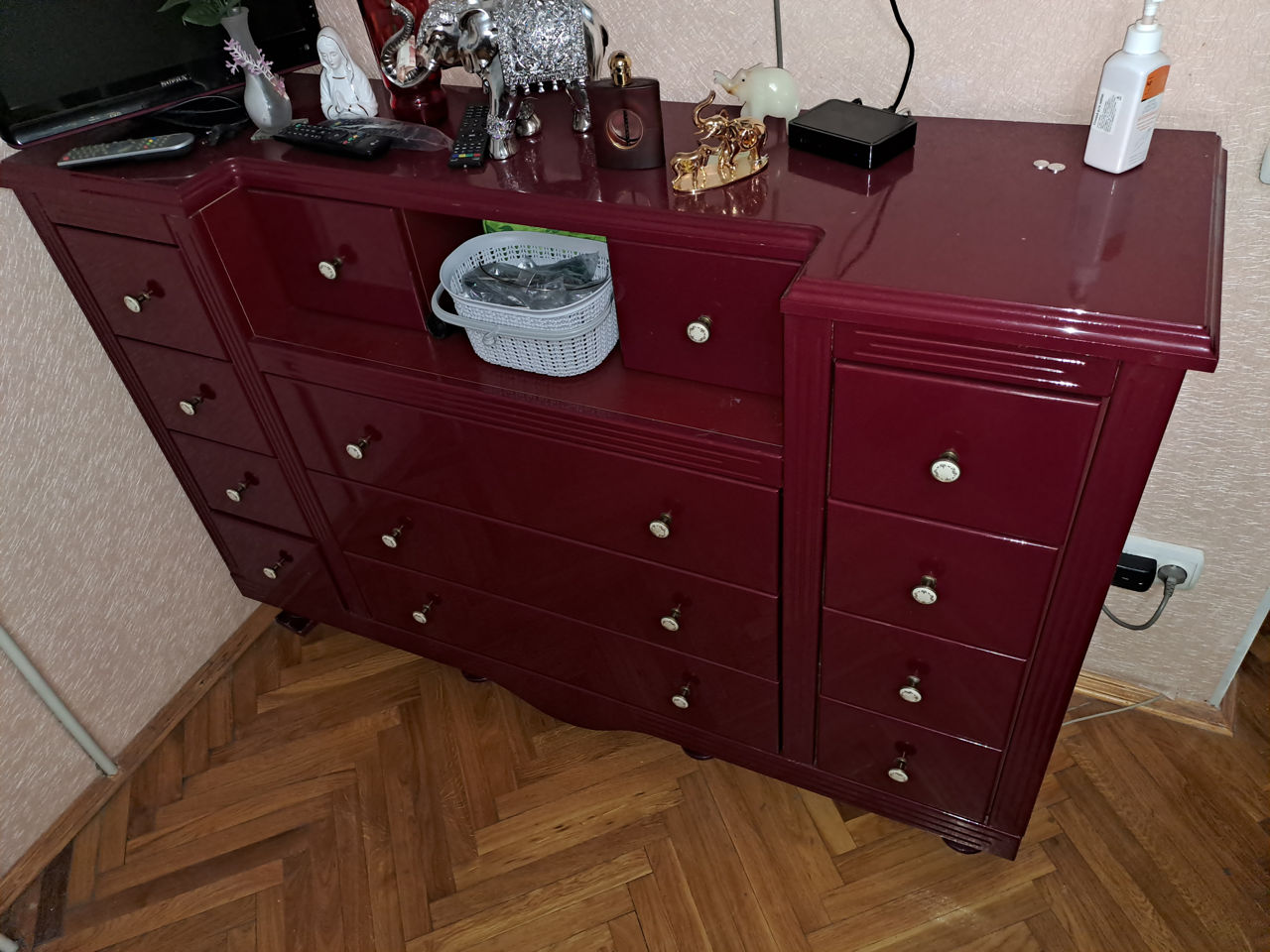 Срочно продается комод (дерево) длина 155, высота 100, глубина 43 см ...