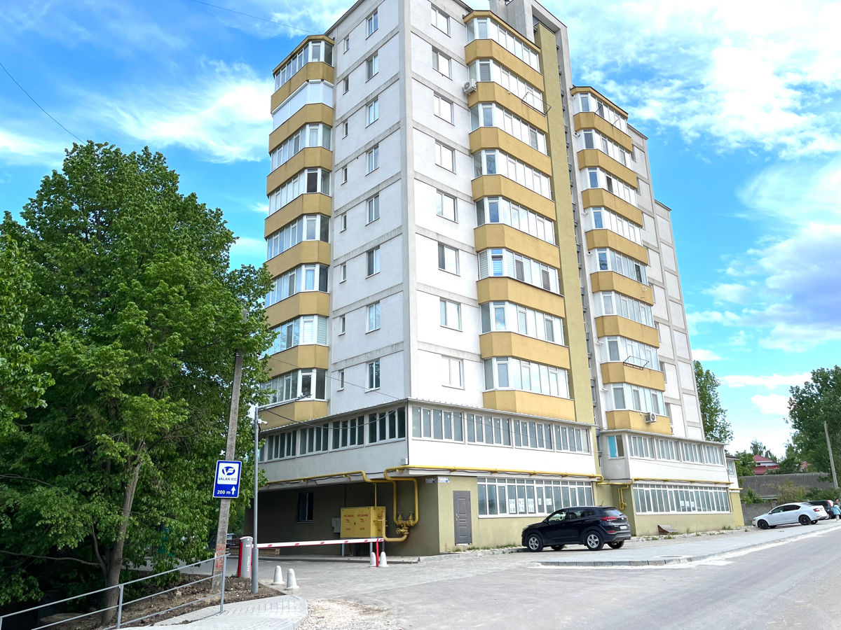 Spațiu comercial 306m2 foto 0