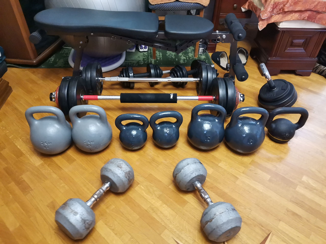 Продам гири на 12 кг 16 кг, 24 кг, есть штанги, блины для штанги ...