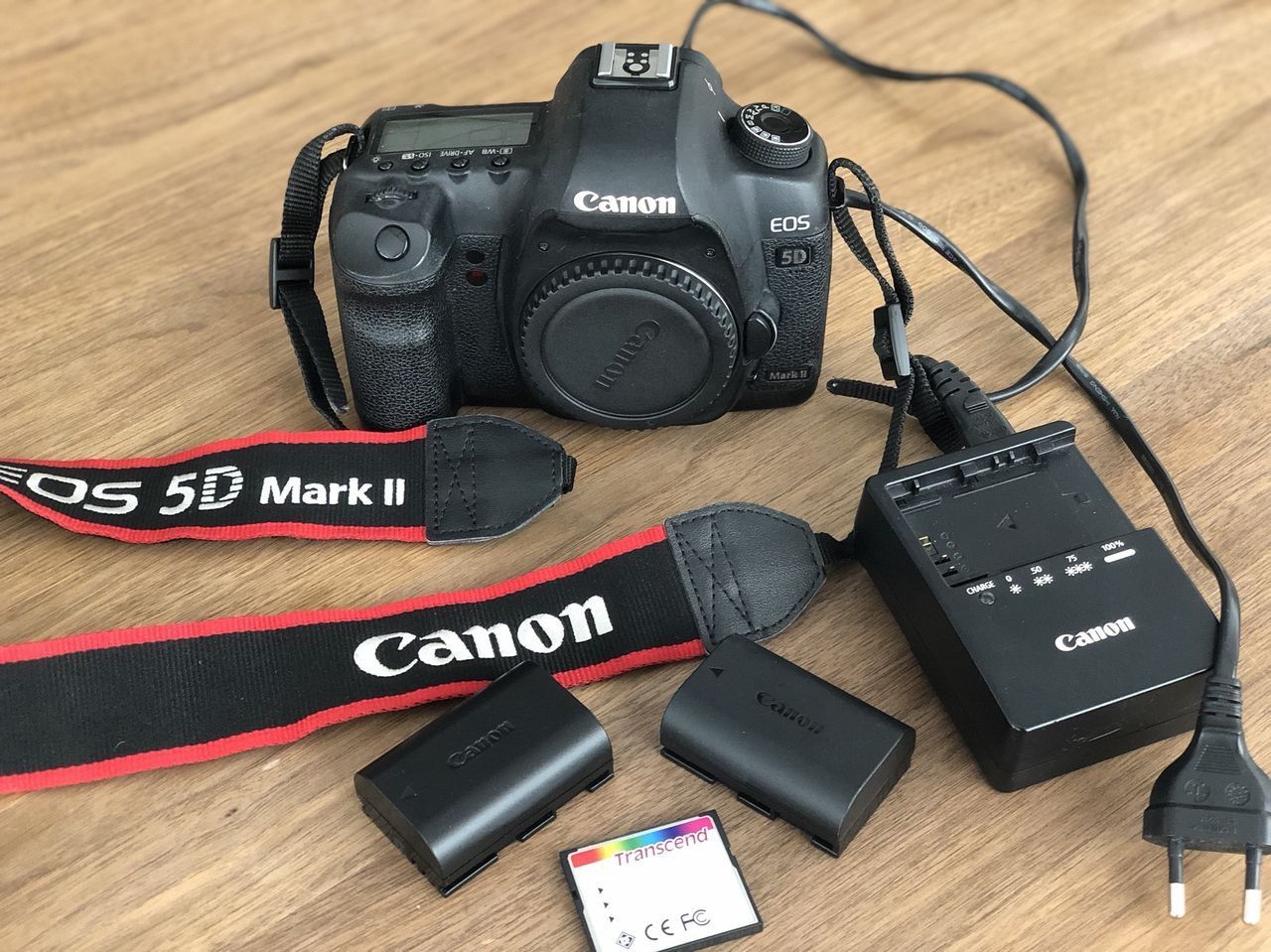 Продам фотоаппарат Canon 5D MARK II