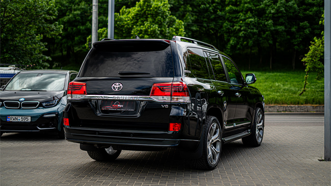 Toyota Land Cruiser фото 2