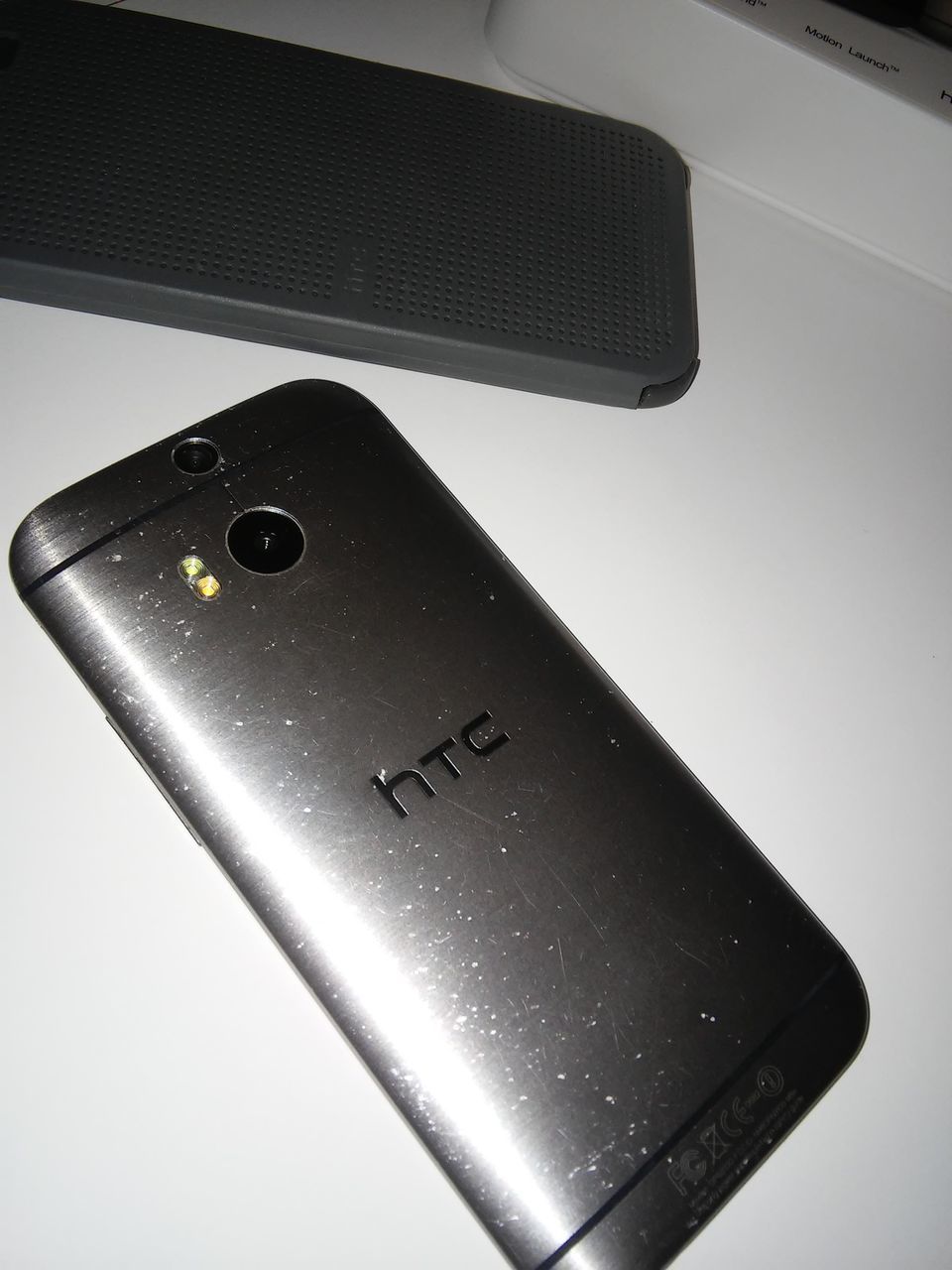 Продам два телефона (HTC One M8) 16Гб и (LG 3Gs)