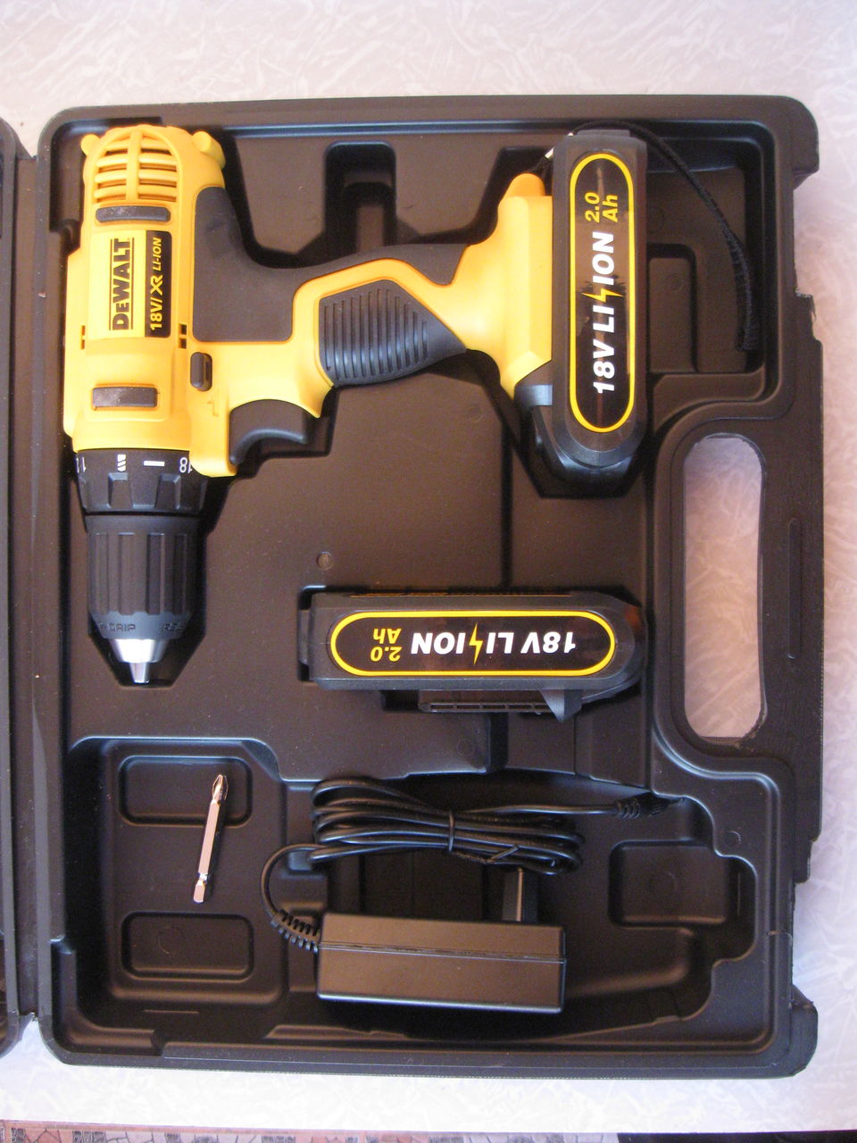 Шуруповерт Dewalt 18v