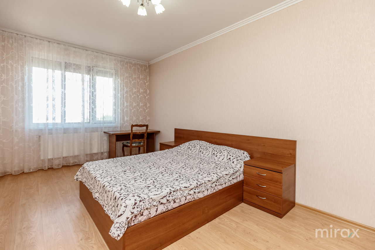 Apartament cu 3 camere, 135 m², Centru, Chișinău foto 0