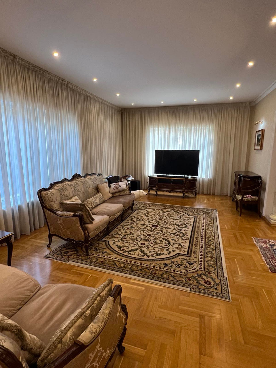 Casa For Rent la Valea Morilor -5500 euro. foto 2
