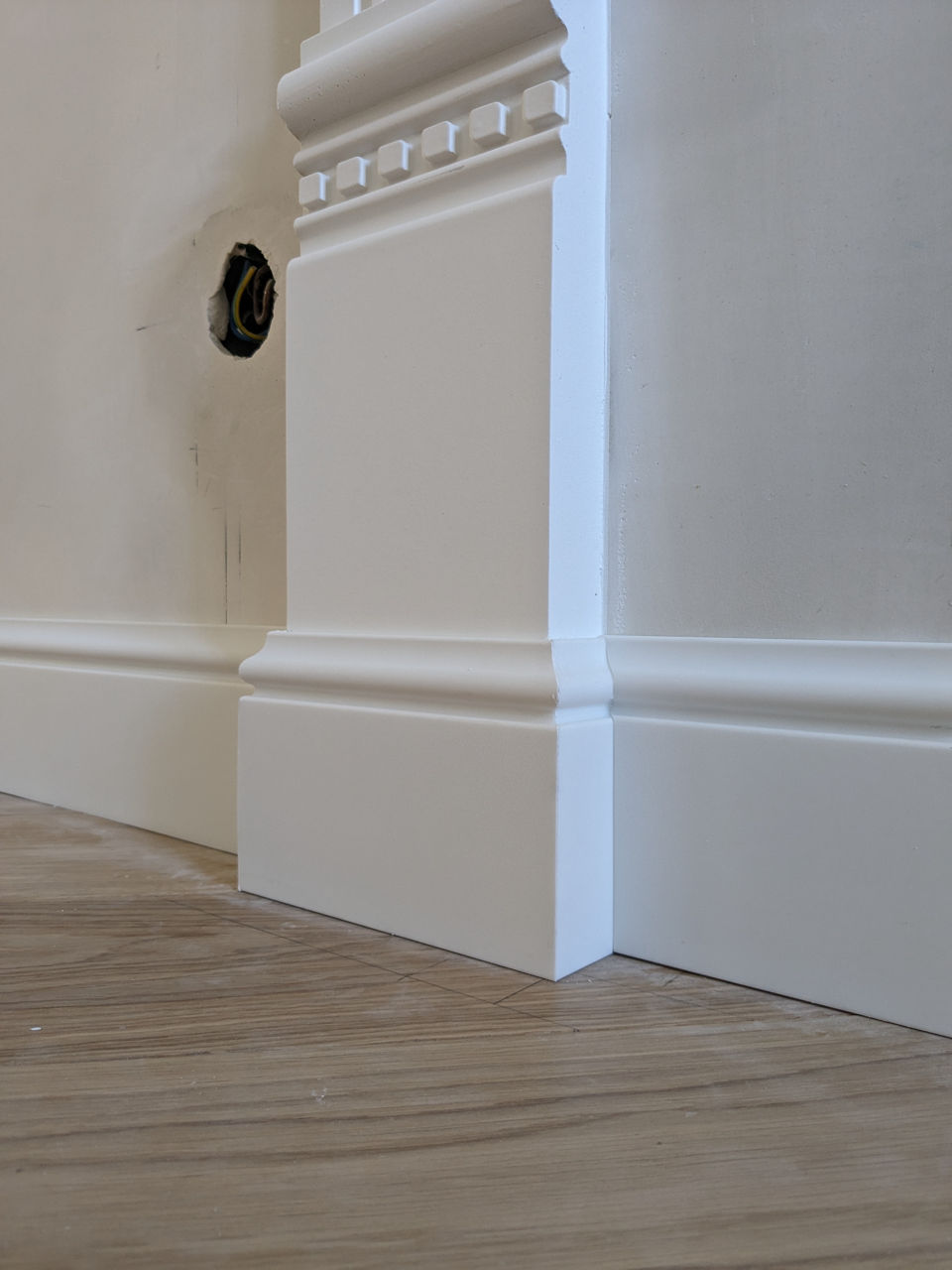 Instalare plintă MDF/Poliuretan și parchet laminat / монтаж плинтусов установка ламинатa foto 5