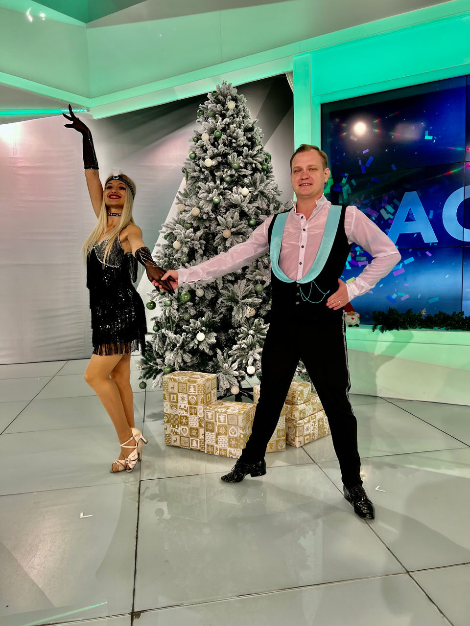 Dansatori, Танцоры