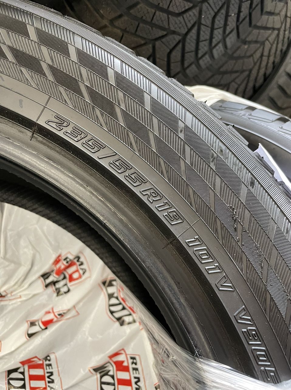 Yokohama BluEarth Winter V905 235/55 R19 101V