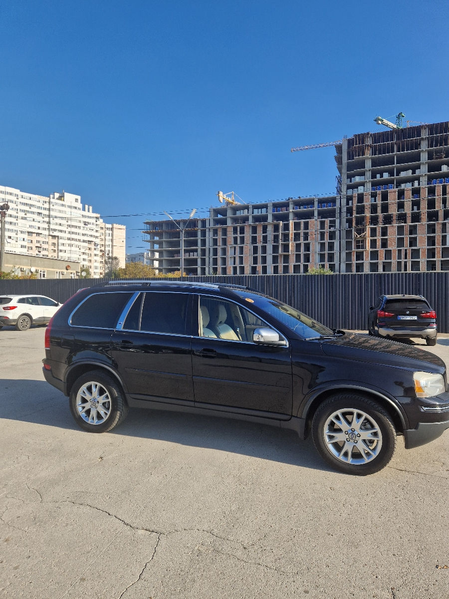 Volvo XC90 foto 1