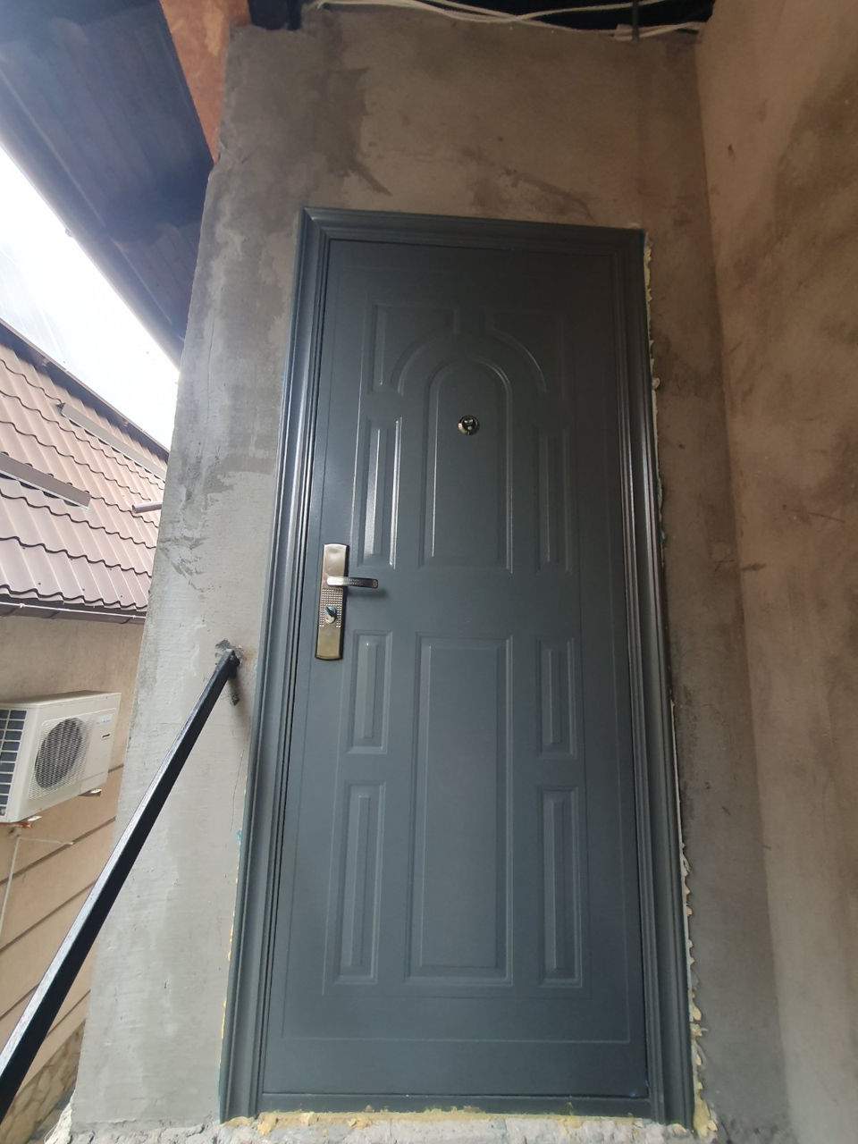 usi metallicе noi  exterior la pret redus , in cutie, cu  tot complectul ,  новые железные двери по  foto 0