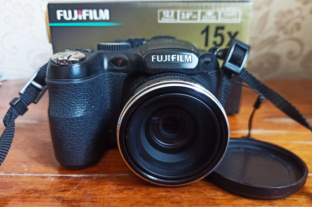 Fujifilm Finepix S1600 - 850 леев!!!