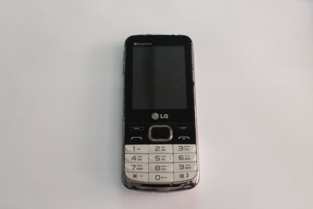 Кнопочный телефон LG 2-Sim с зарядкой foto 3