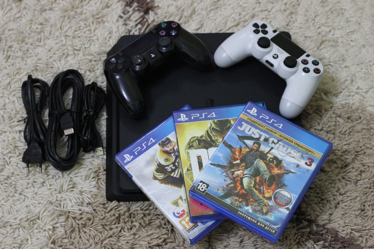 Sony PlayStation 4 Slim + 3 Games !