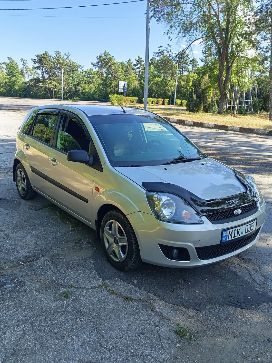 Ford Fiesta foto 2
