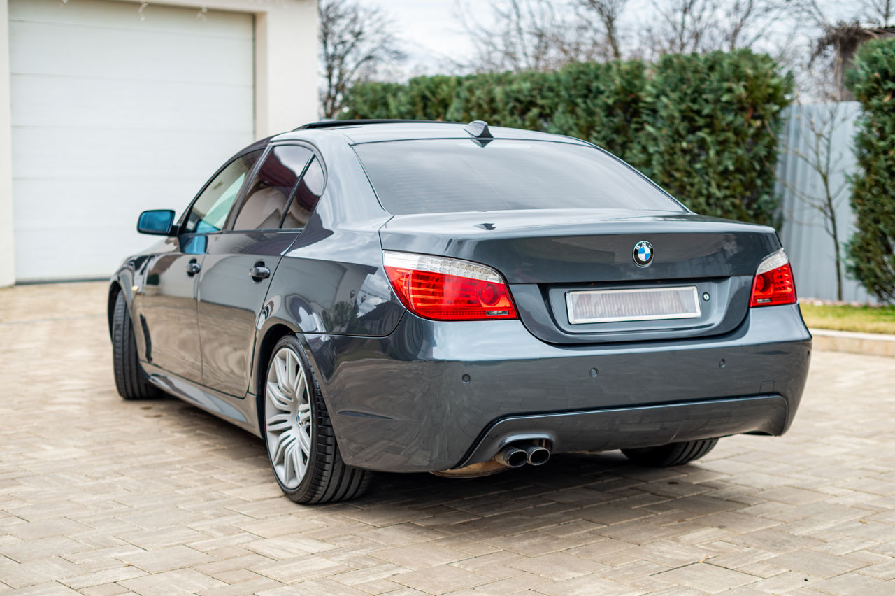 BMW 5 Series foto 2